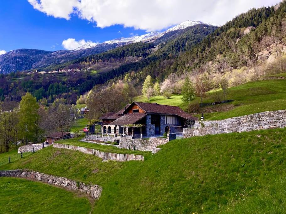 La Val Swiss Alpine Cottage with Southern Flavor