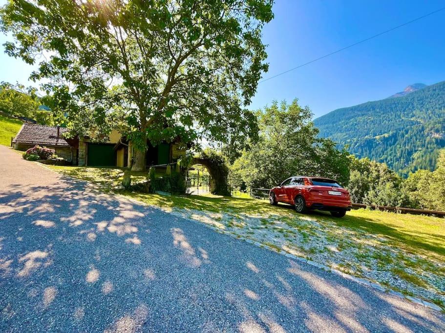 La Val Swiss Alpine Cottage with Southern Flavor