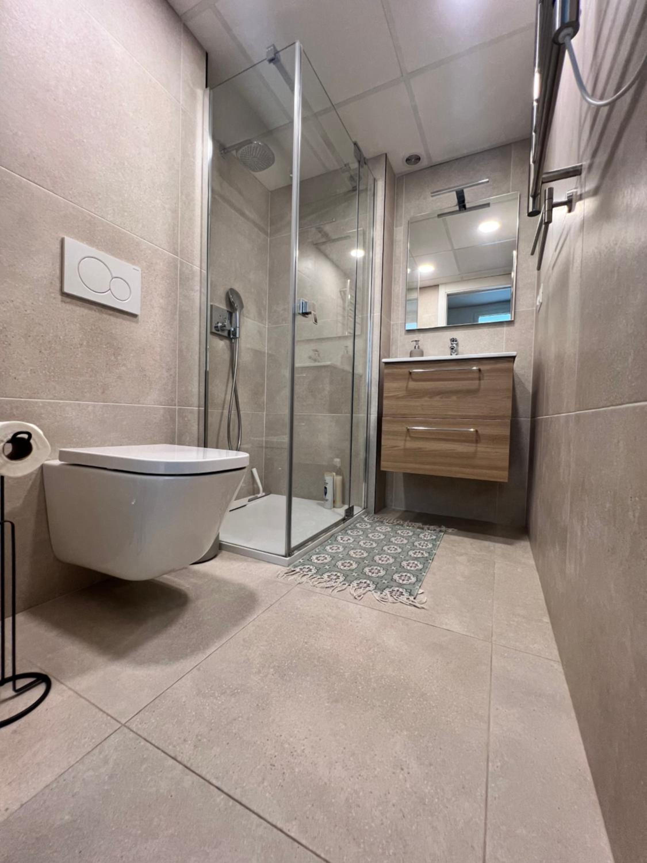 Modern 2 Bedroom Apartment with sea views photo 2