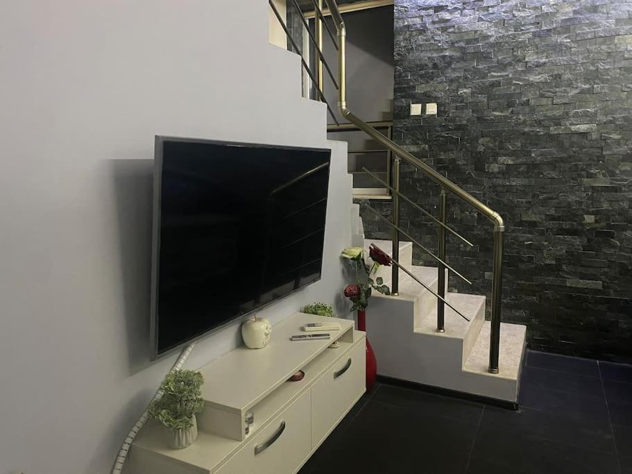 Luxury Seaside Villa with Jacuzzi & Garden - Varna