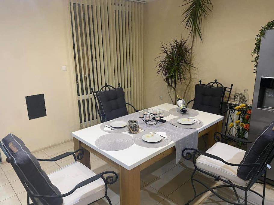 Luxury Seaside Villa with Jacuzzi & Garden - Varna