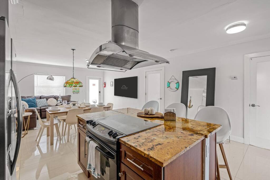 Dream Stay 4BR Pool,Jacuzzi and Fire Pit by the Beach view 4