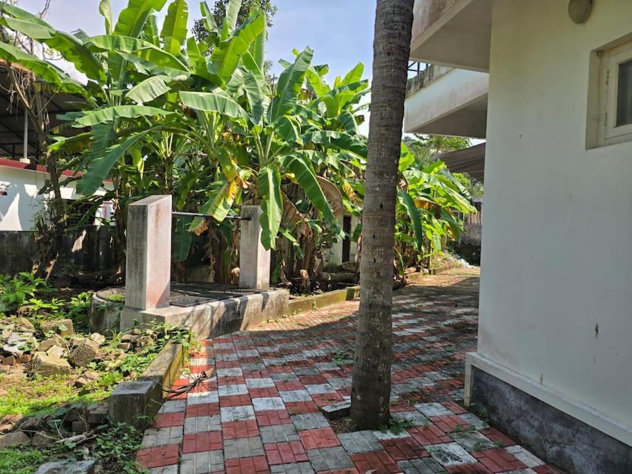 Vallayil House