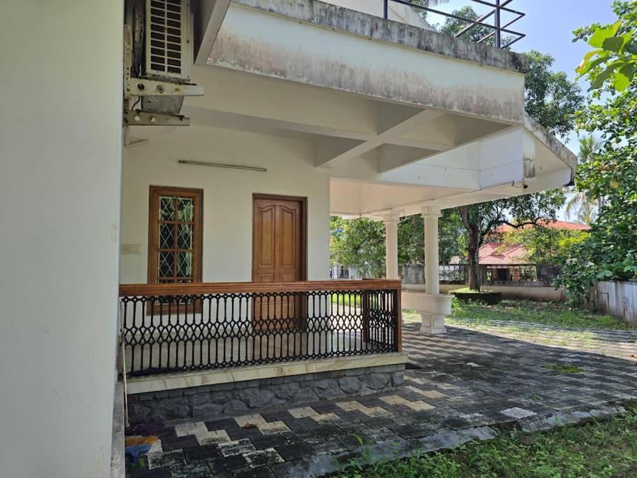 Vallayil House