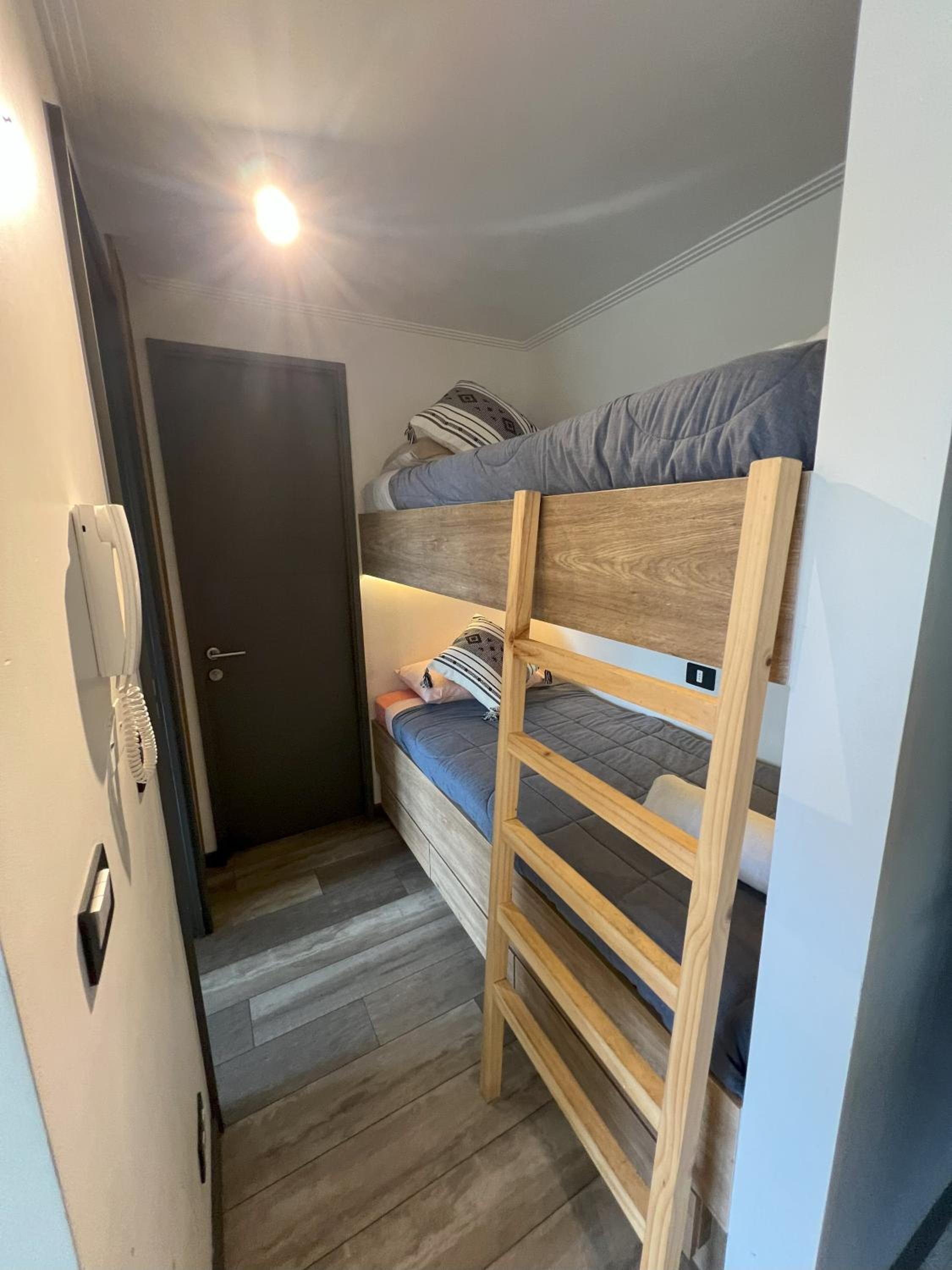 Depto céntrico, cálido y full equipado junto al lago