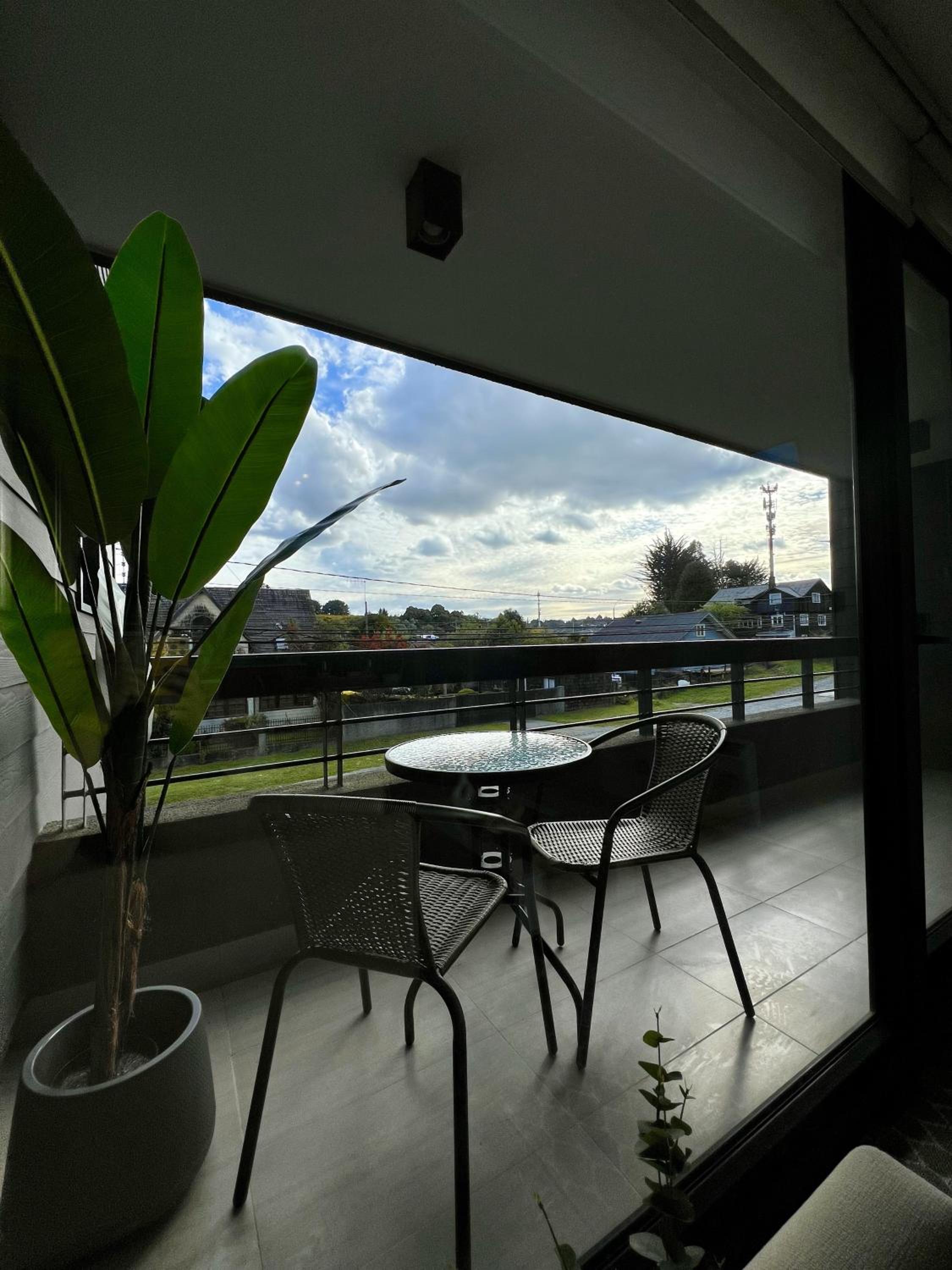 Depto céntrico, cálido y full equipado junto al lago