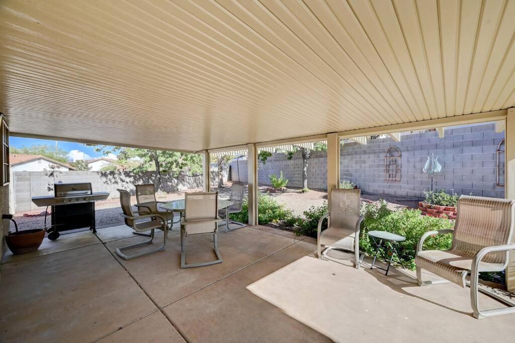 Cozy Getaway with King Bed, BBQ & Spacious Backyard
