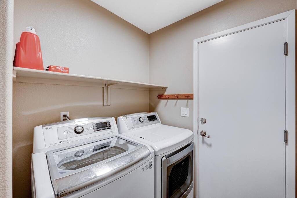 Cozy Getaway with King Bed, BBQ & Spacious Backyard