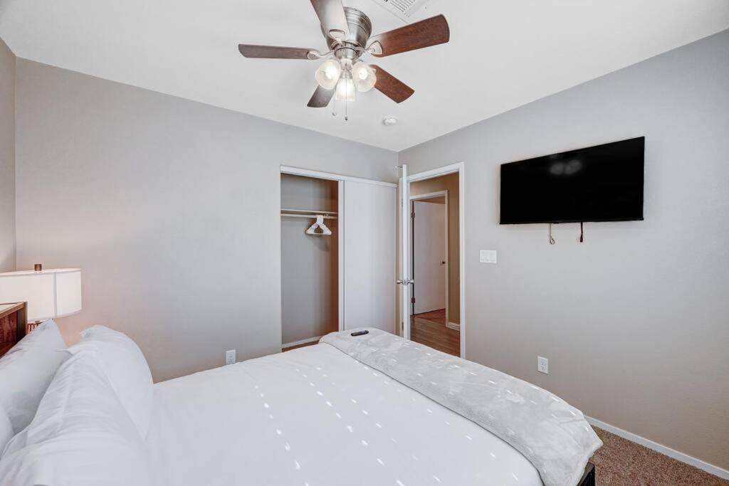 Cozy Getaway with King Bed, BBQ & Spacious Backyard