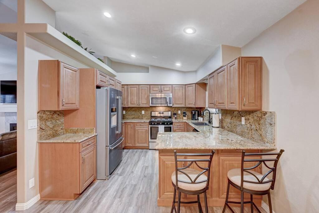 Cozy Getaway with King Bed, BBQ & Spacious Backyard