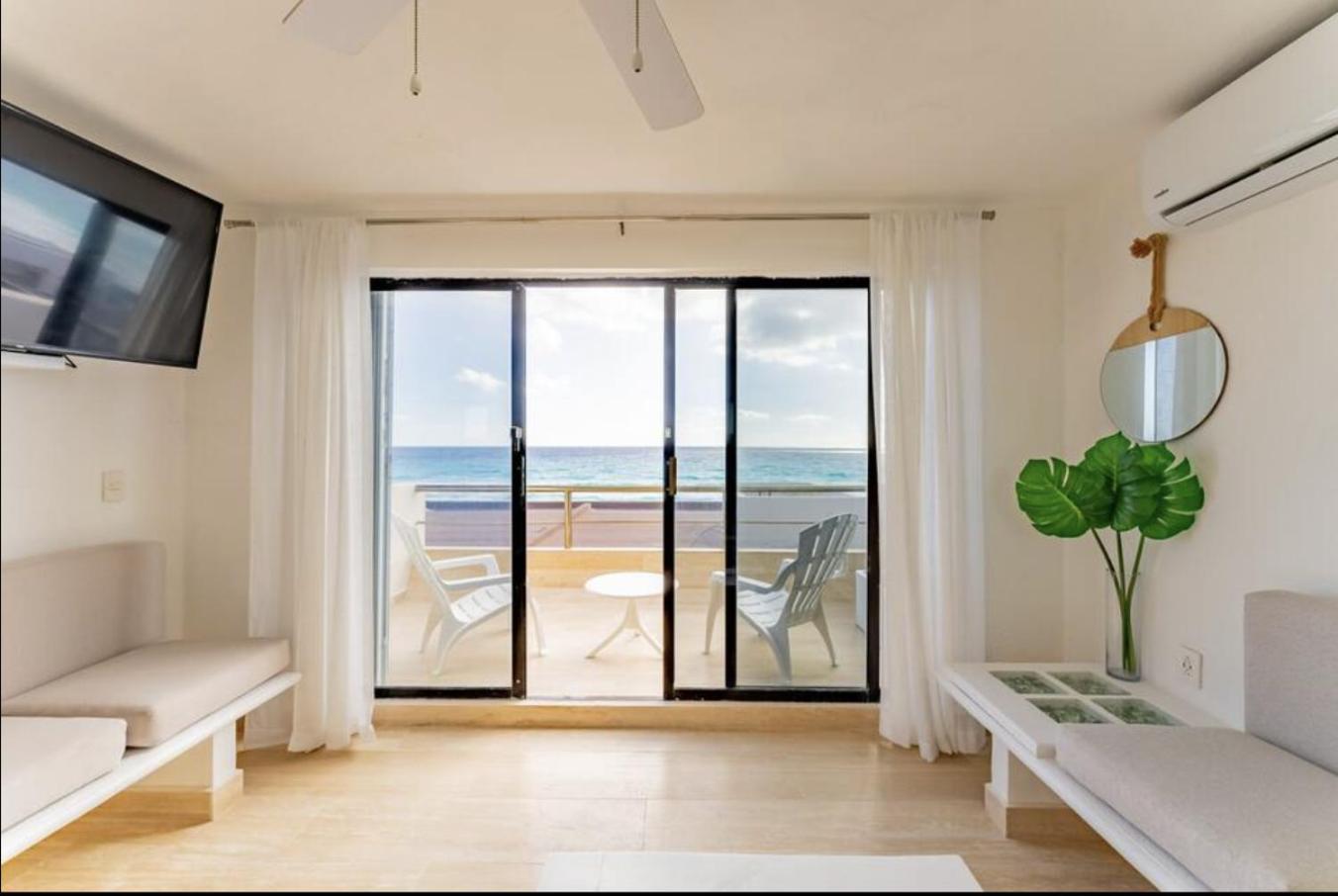Beachfront Villa in Cancun Hotel Zone