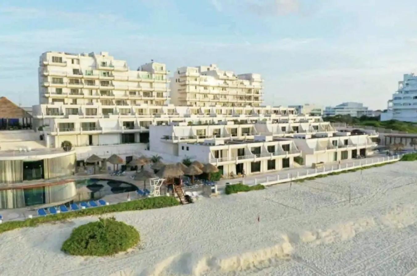 Beachfront Villa in Cancun Hotel Zone
