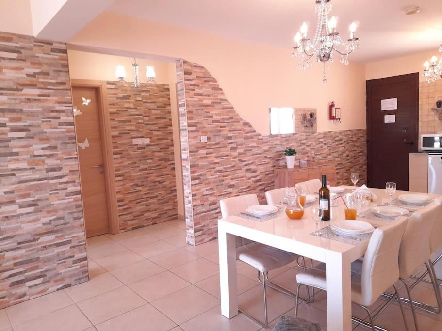 NISSI BEACH Apt 7 BIG VERANDA AND FREE WIFI