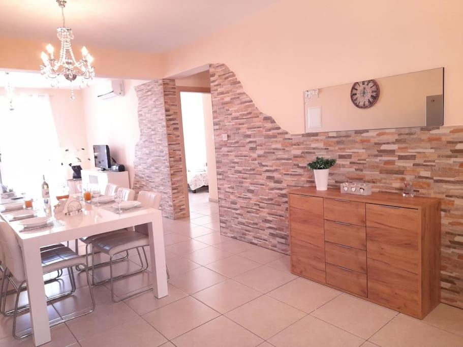 NISSI BEACH Apt 7 BIG VERANDA AND FREE WIFI