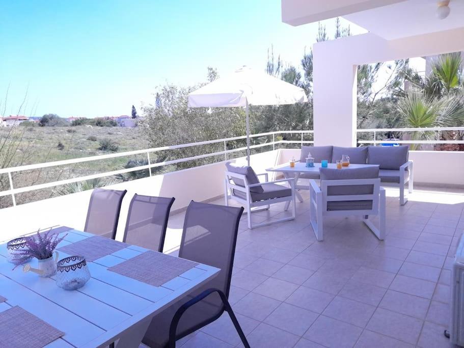NISSI BEACH Apt 7 BIG VERANDA AND FREE WIFI