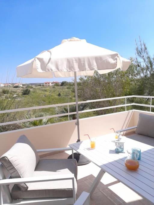 NISSI BEACH Apt 7 BIG VERANDA AND FREE WIFI