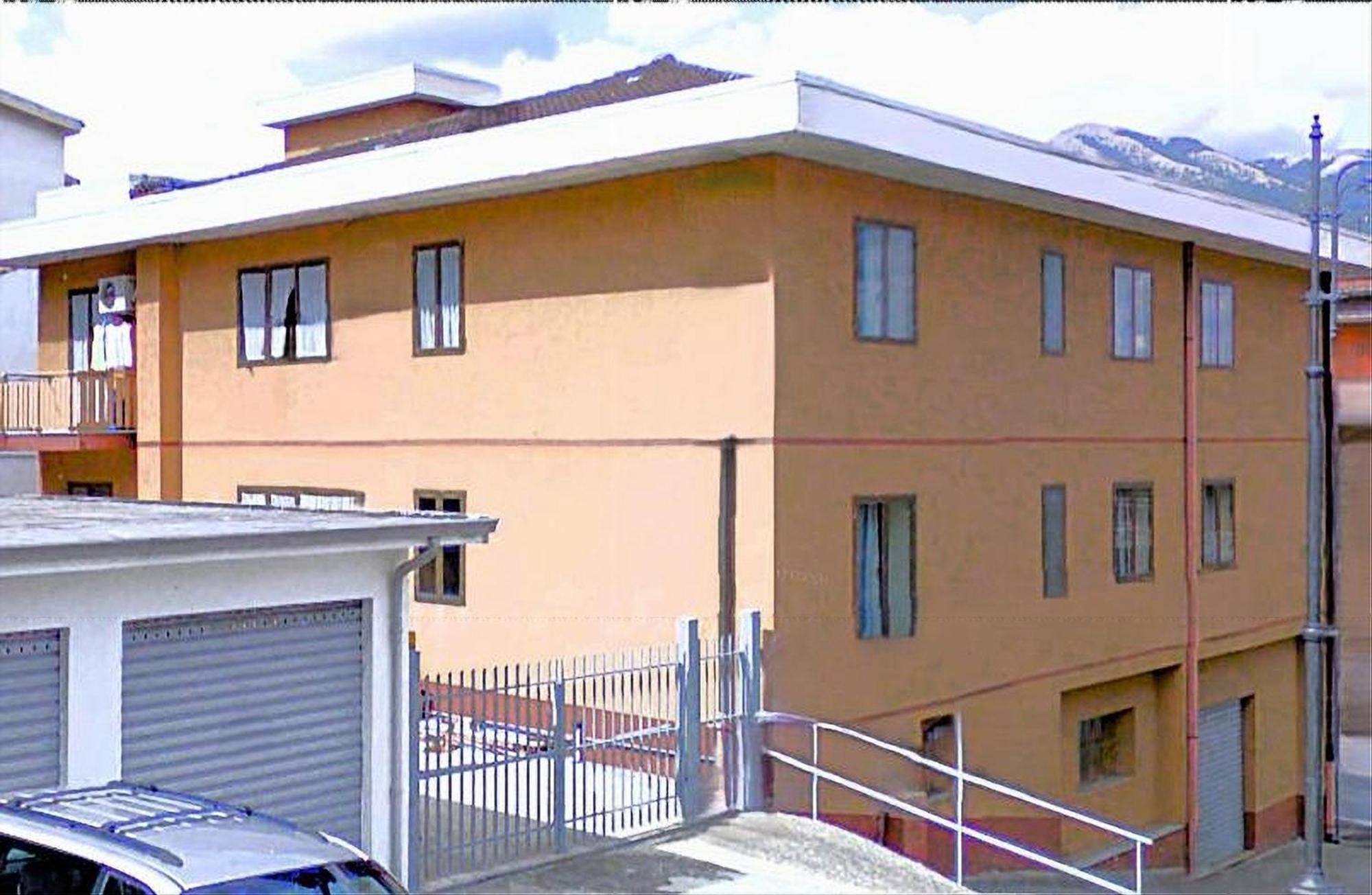 House Revolution Style FC