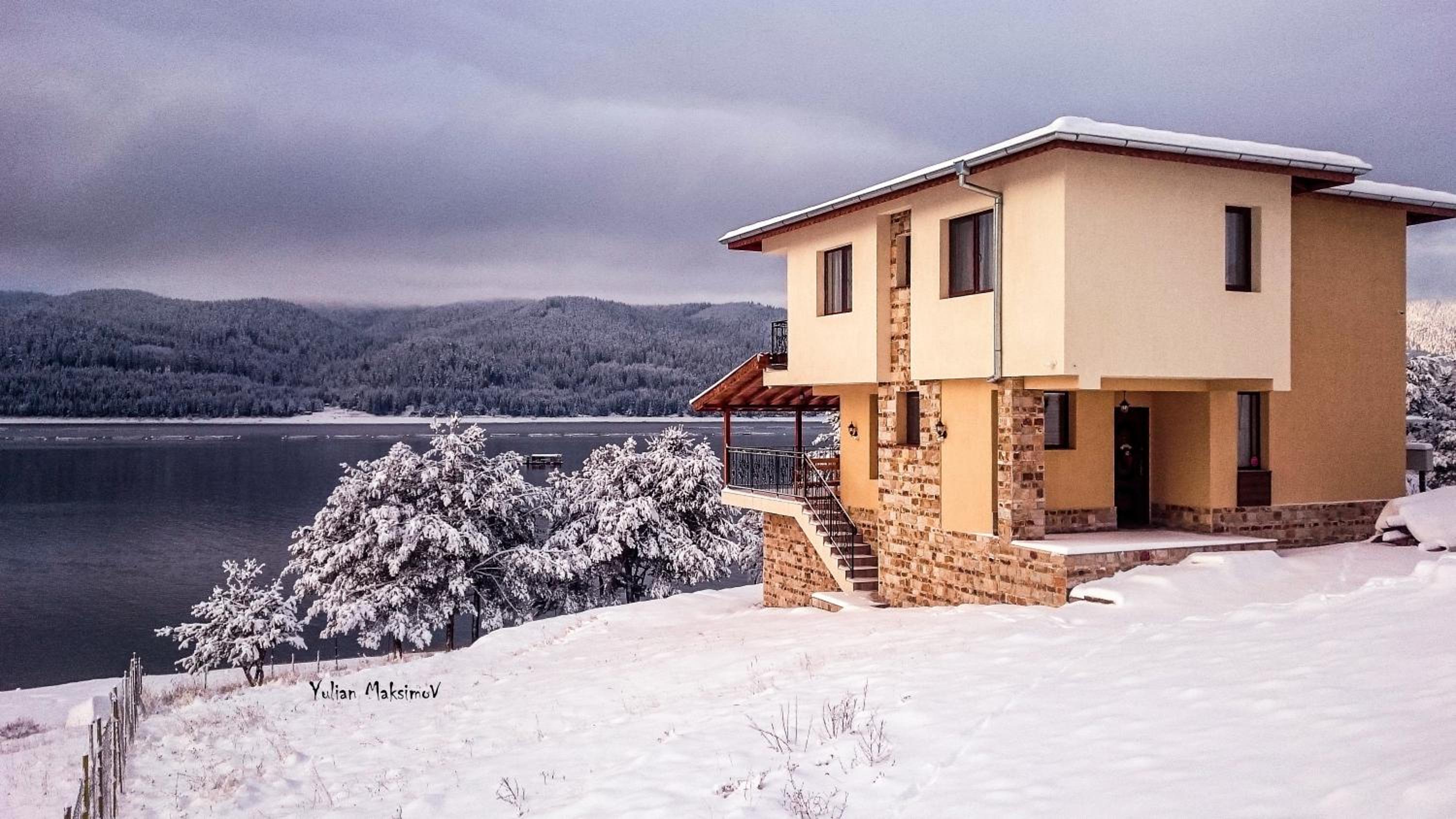 Divna Forest & Lake House
