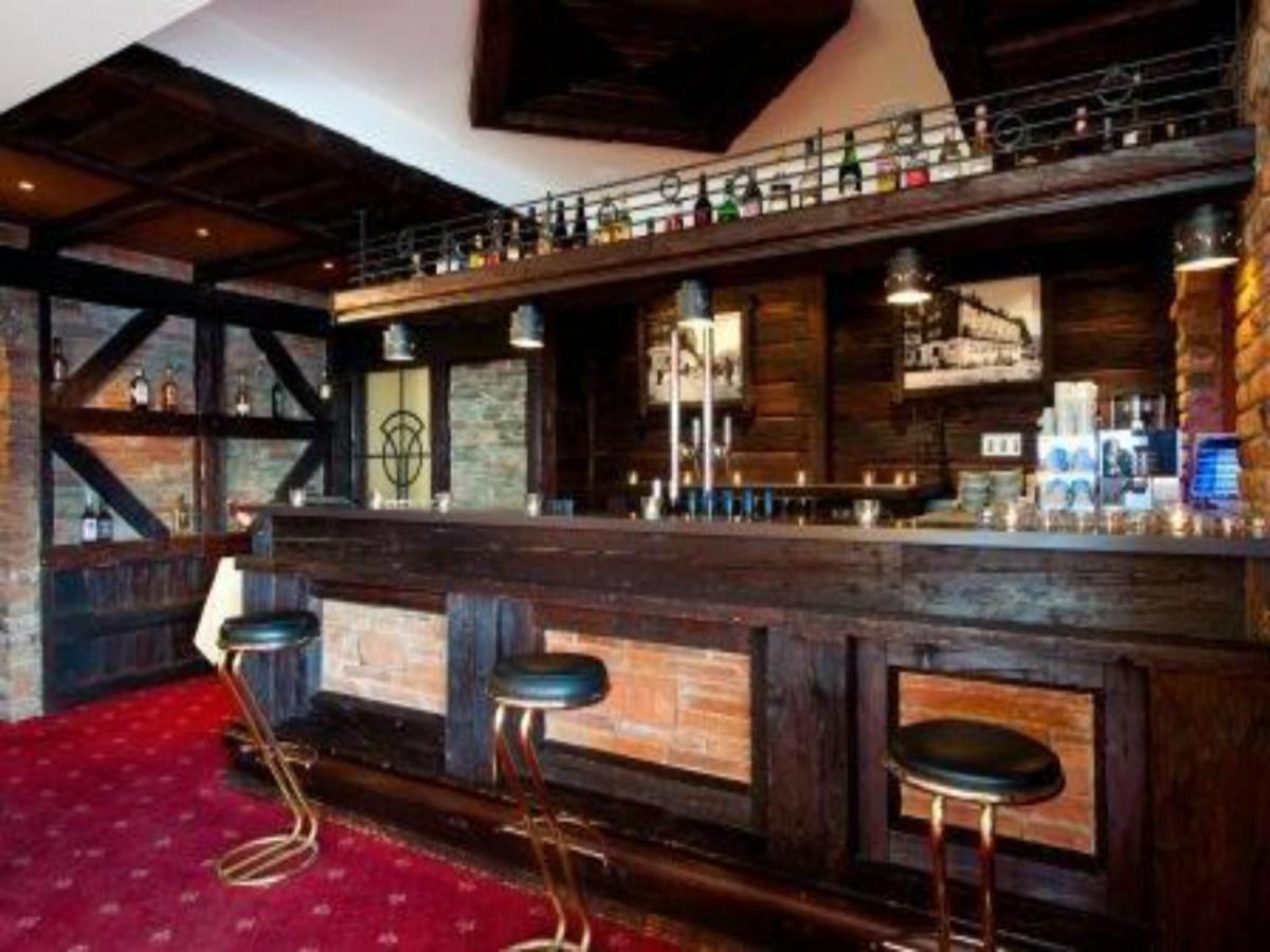 bar