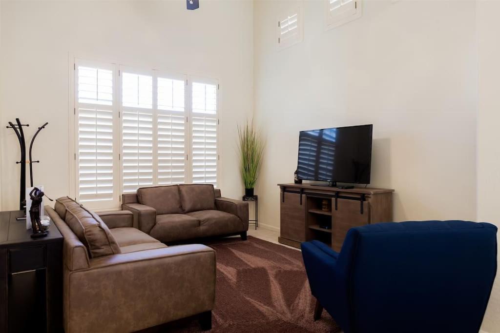 Gated Ocotillo house, pool heater, BBQ, golf views - Property Image 24