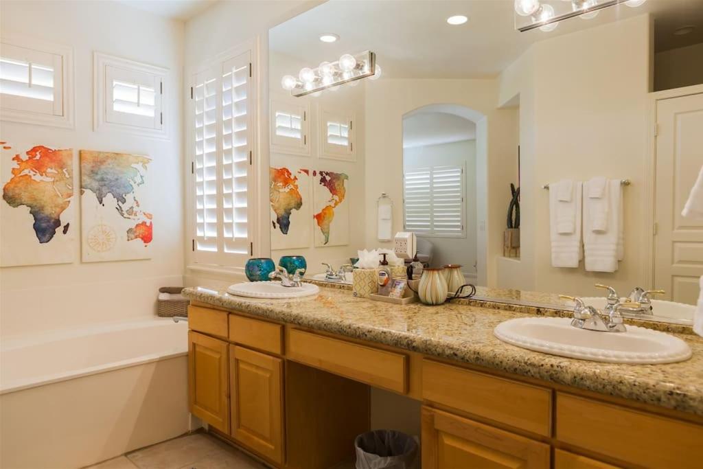 Gated Ocotillo house, pool heater, BBQ, golf views - Property Image 11