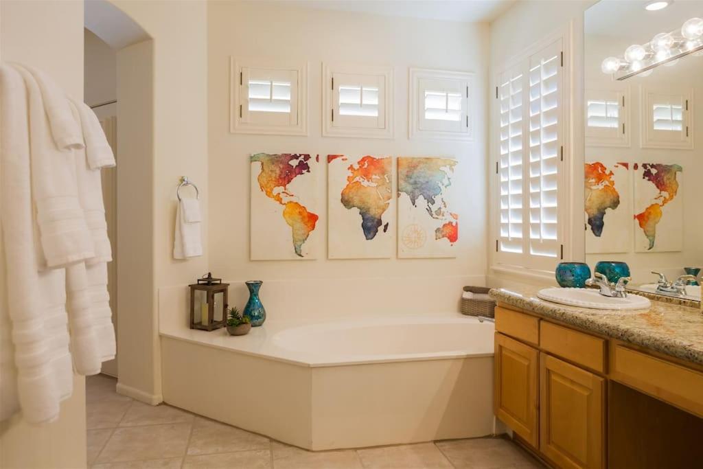 Gated Ocotillo house, pool heater, BBQ, golf views - Property Image 3