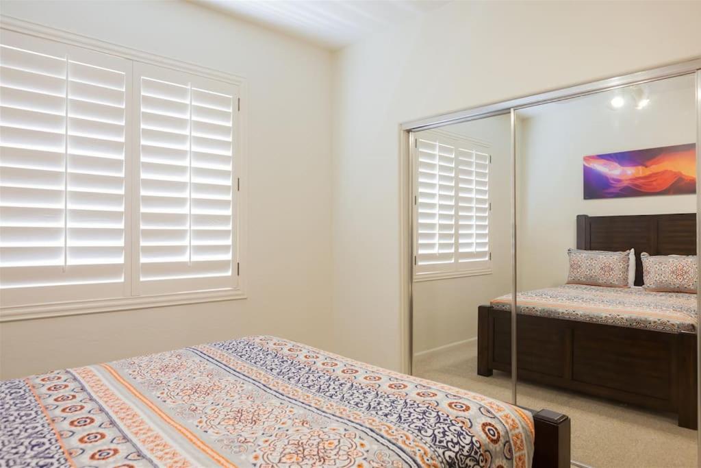 Gated Ocotillo house, pool heater, BBQ, golf views - Property Image 6