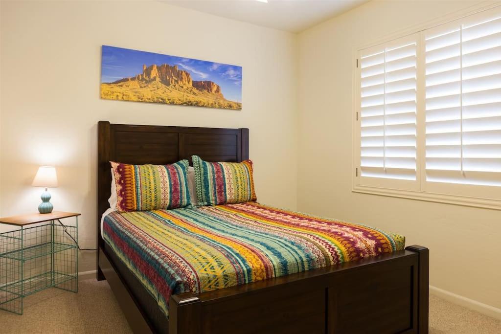 Gated Ocotillo house, pool heater, BBQ, golf views - Property Image 8