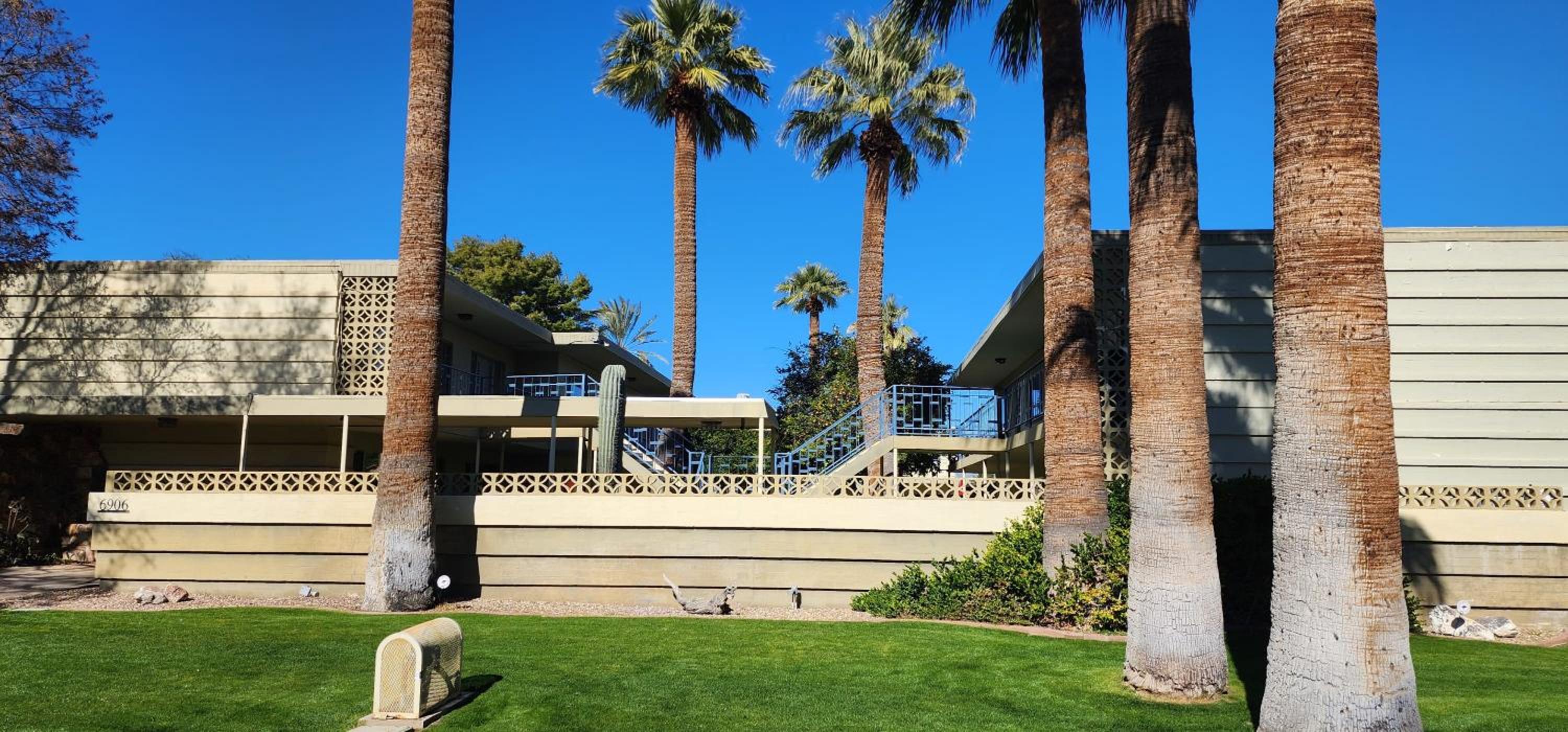 Mid century modern condo near Old Town, pool & BBQ view 5