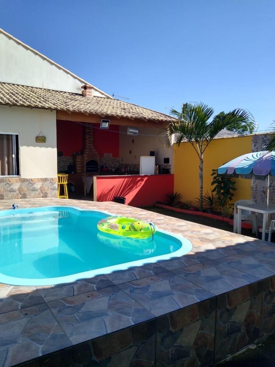Casa com piscina 3 quartos
