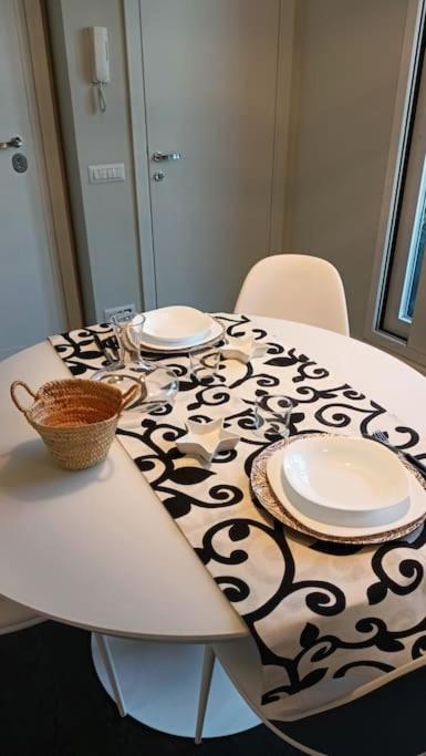 Elegant apartment metro A - by OpenRoma