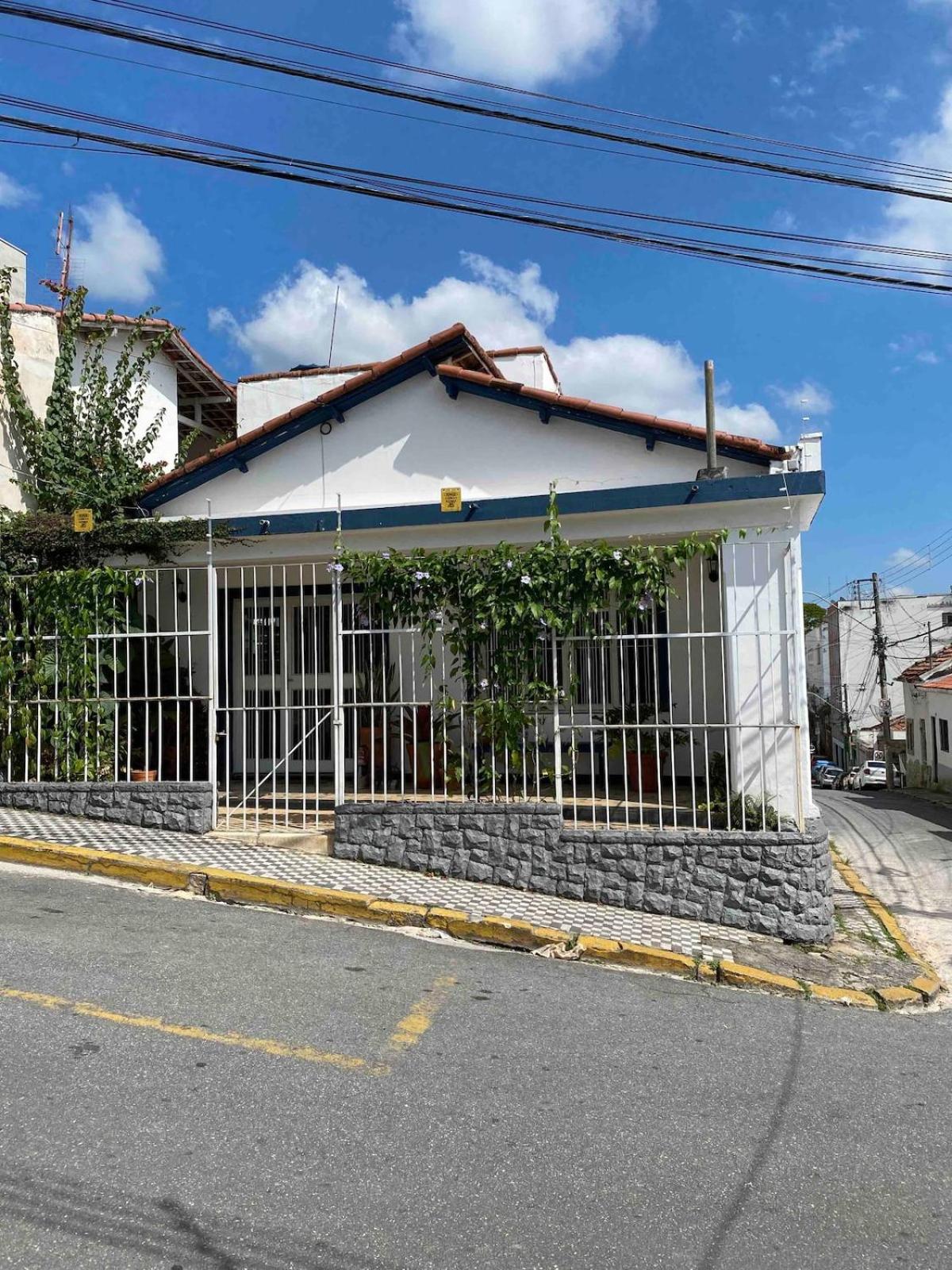 Casa Vintage cm Garagem/ 2 Quartos + 1 suite