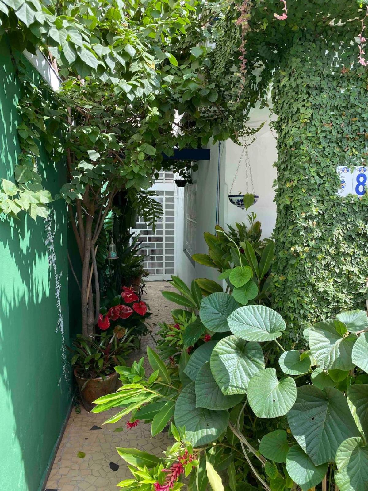 Casa Vintage cm Garagem/ 2 Quartos + 1 suite