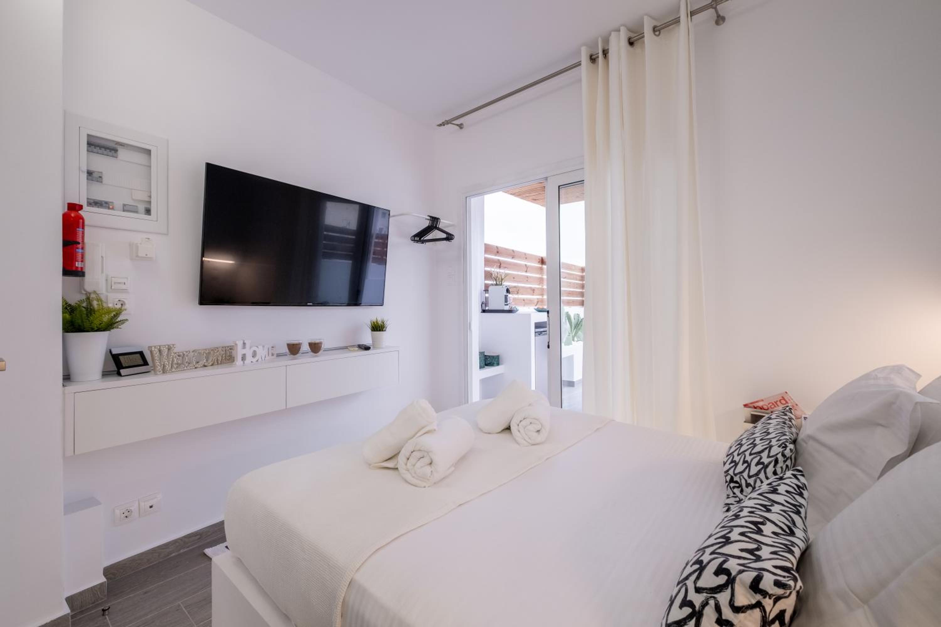 Acropolis view luxury studio with Jacuzzi photo 4
