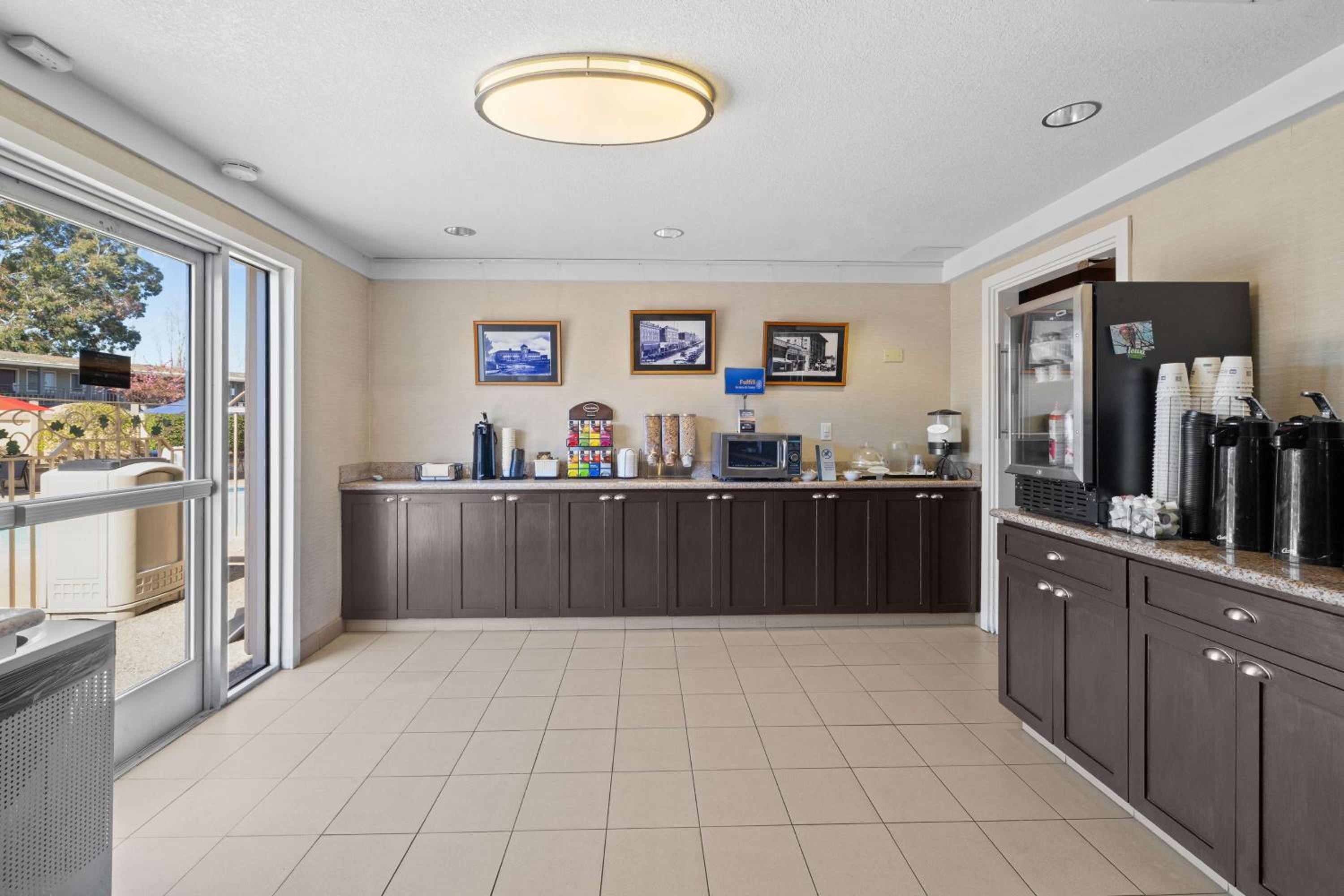 Petaluma Vacations - Best Western Petaluma Inn - Property Image 2