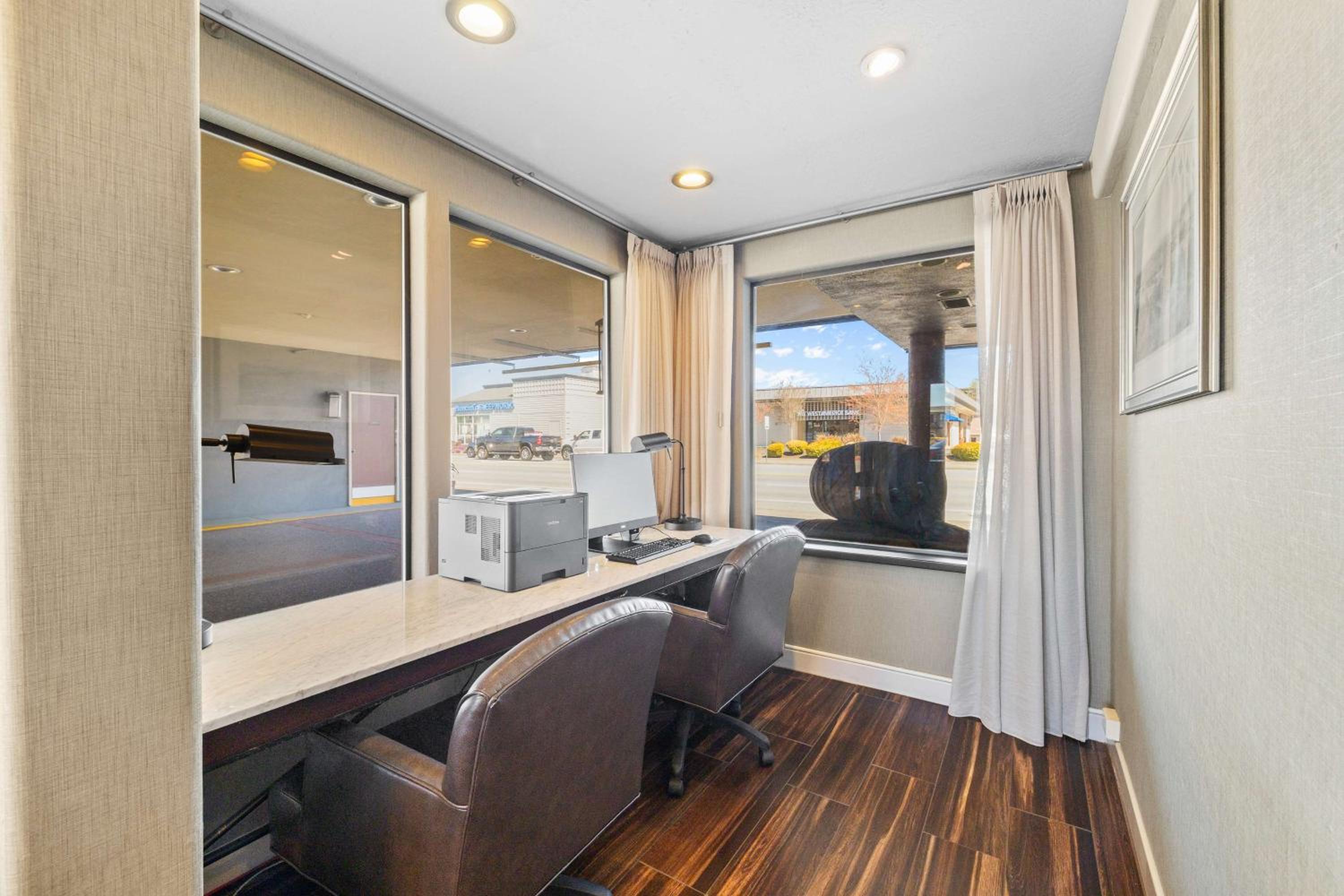 Petaluma Vacations - Best Western Petaluma Inn - Property Image 3