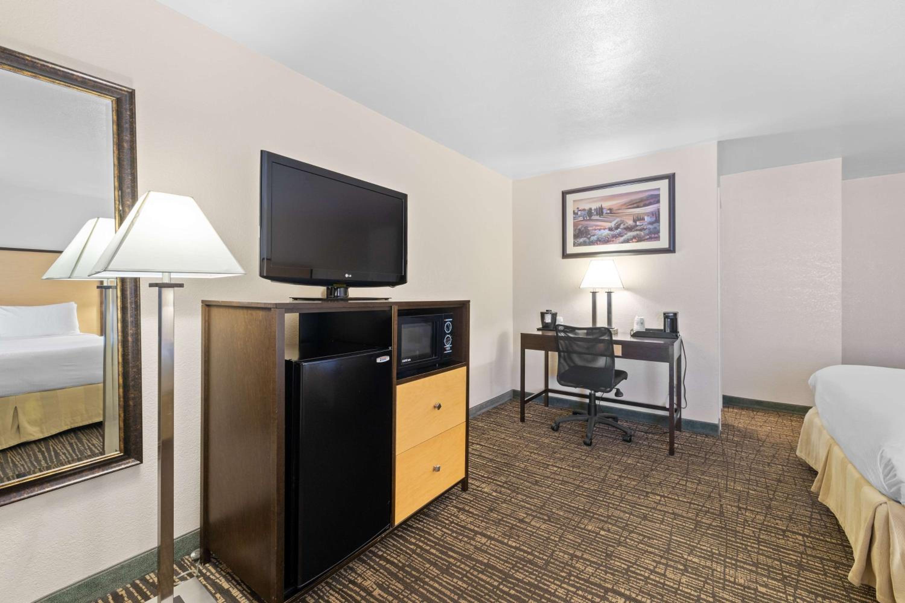Petaluma Vacations - Best Western Petaluma Inn - Property Image 9
