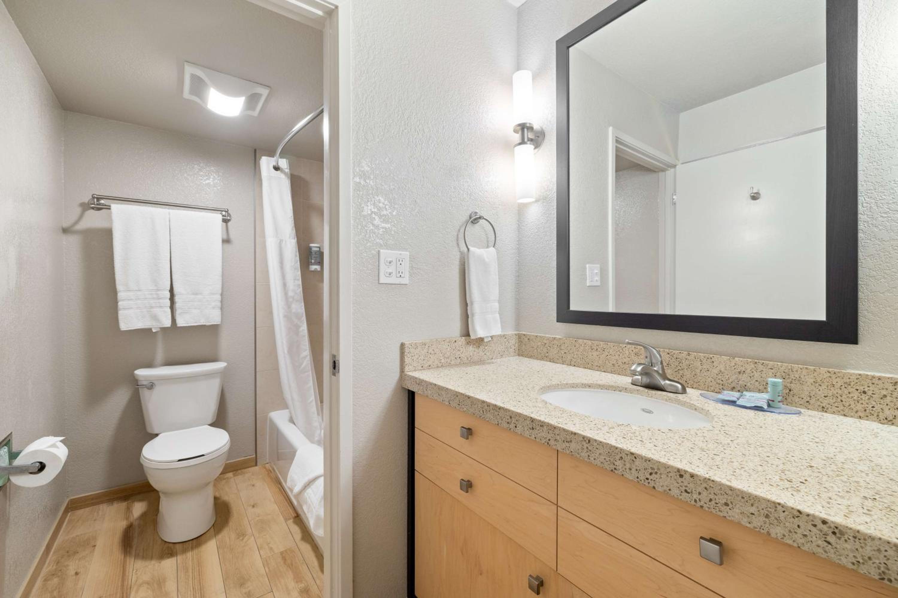 Petaluma Vacations - Best Western Petaluma Inn - Property Image 1