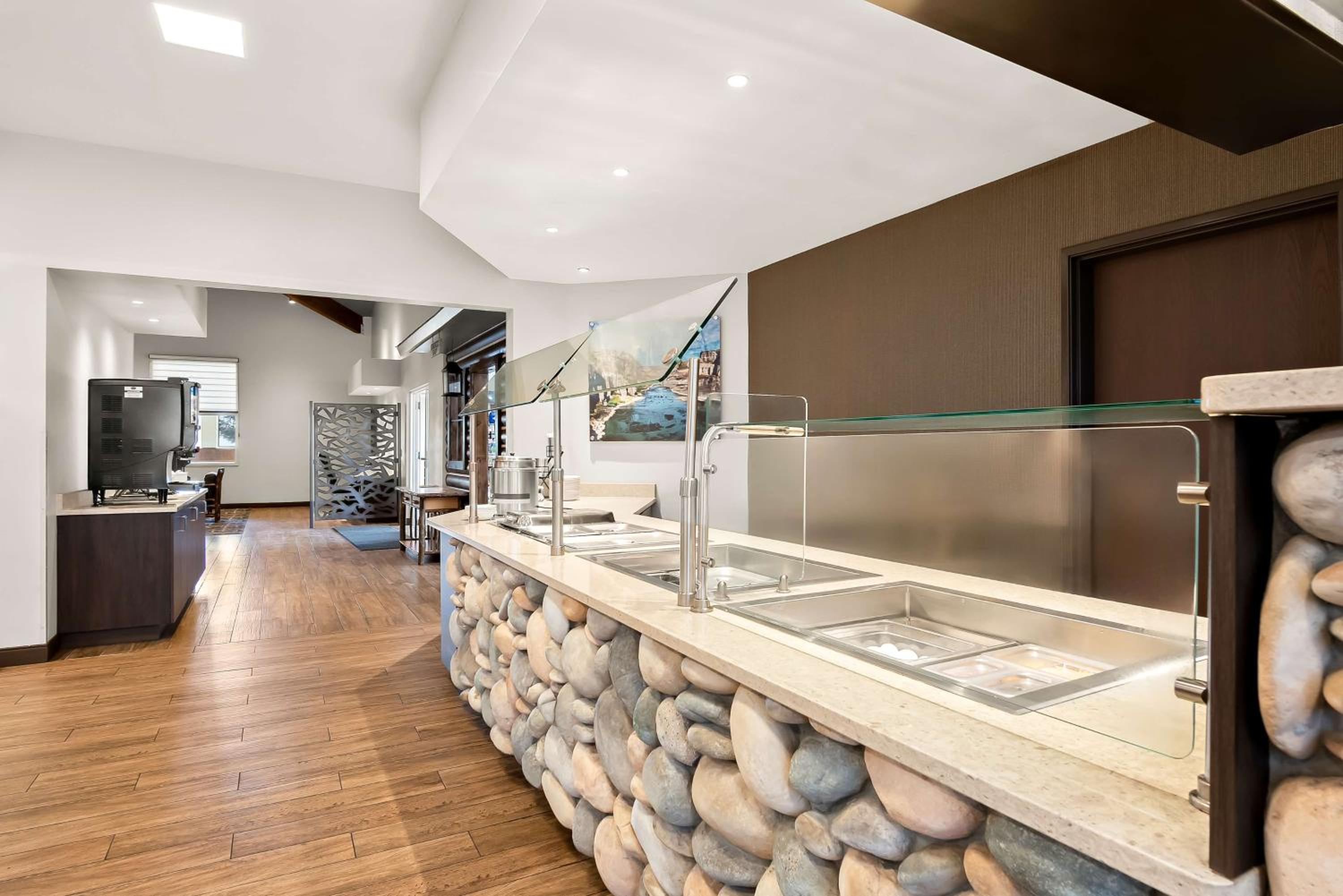 Best Western Sawtooth Inn and Suites - Property Image 2