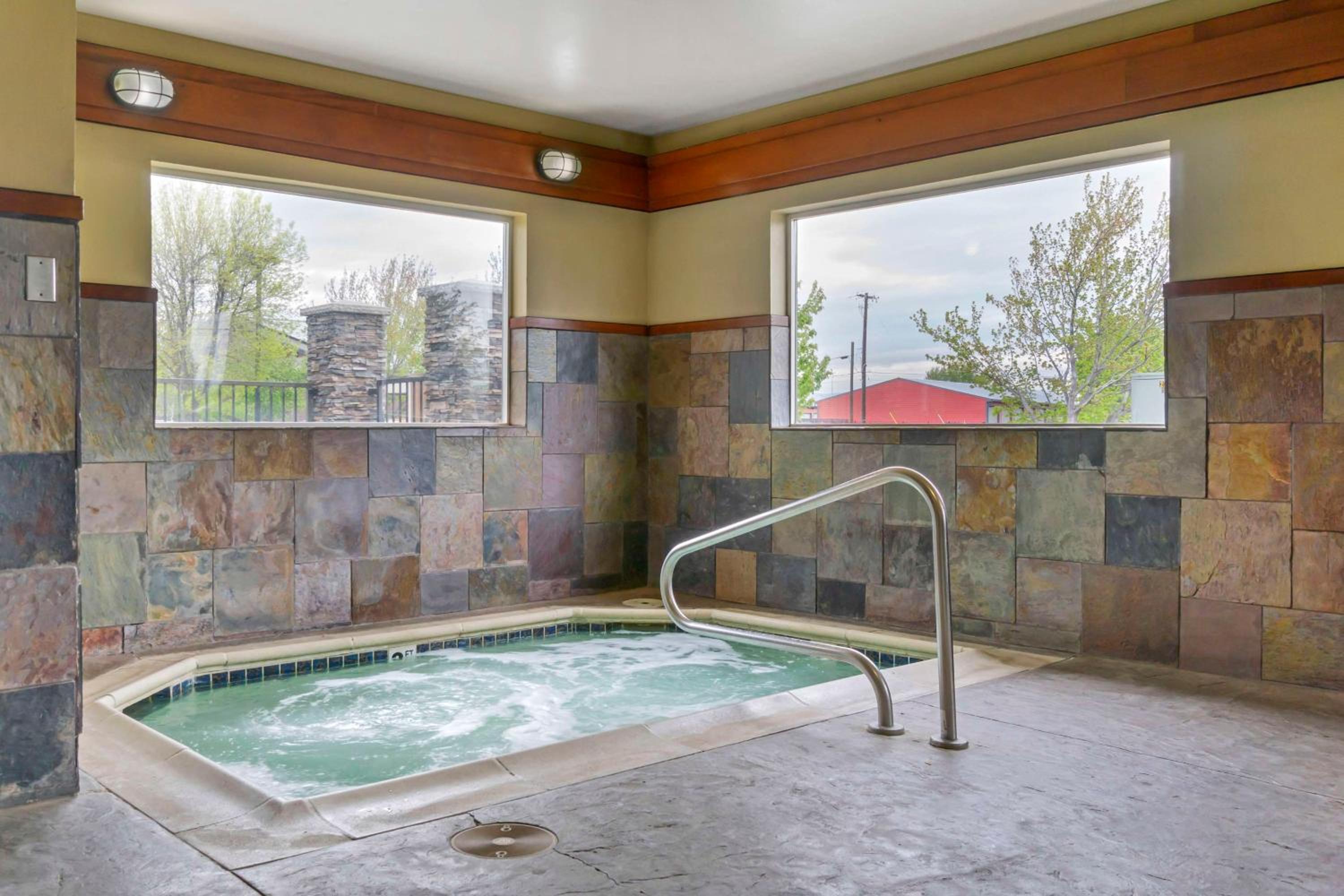 Ellensburg Vacations - Best Western Plus Ellensburg Hotel - Property Image 2
