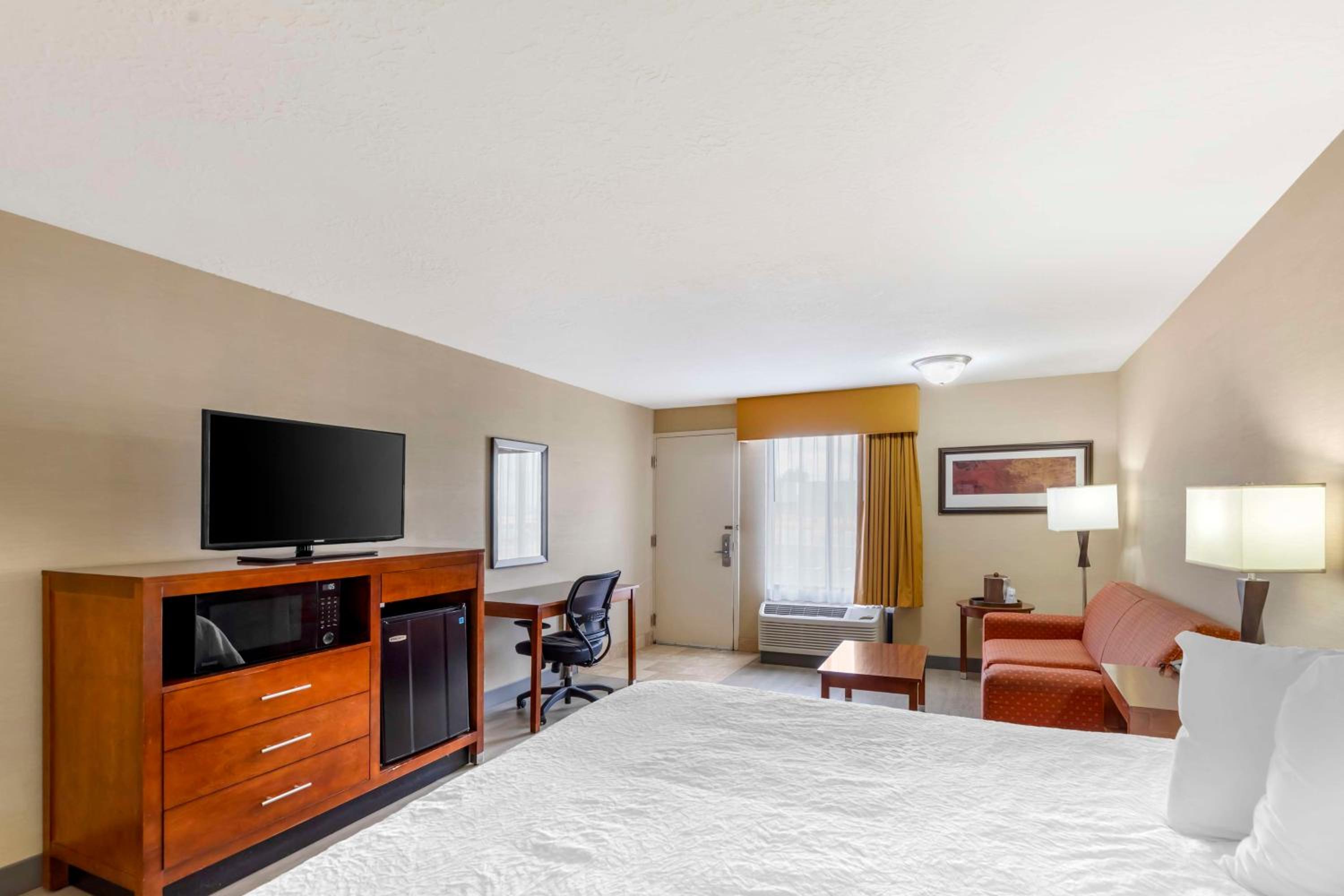 Rawlins Vacations - Best Western Cotton Tree Inn - Property Image 3