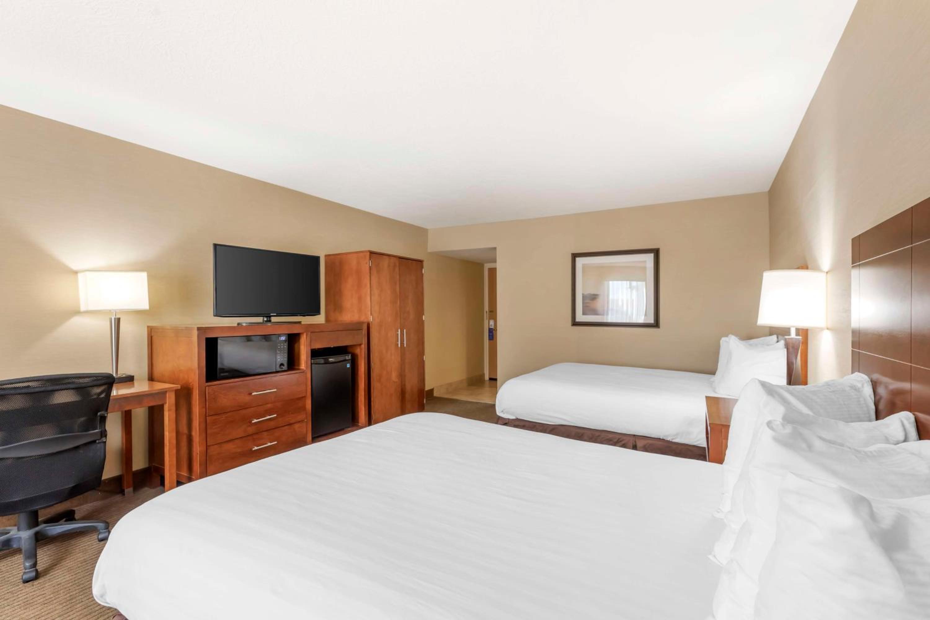 Rawlins Vacations - Best Western Cotton Tree Inn - Property Image 4