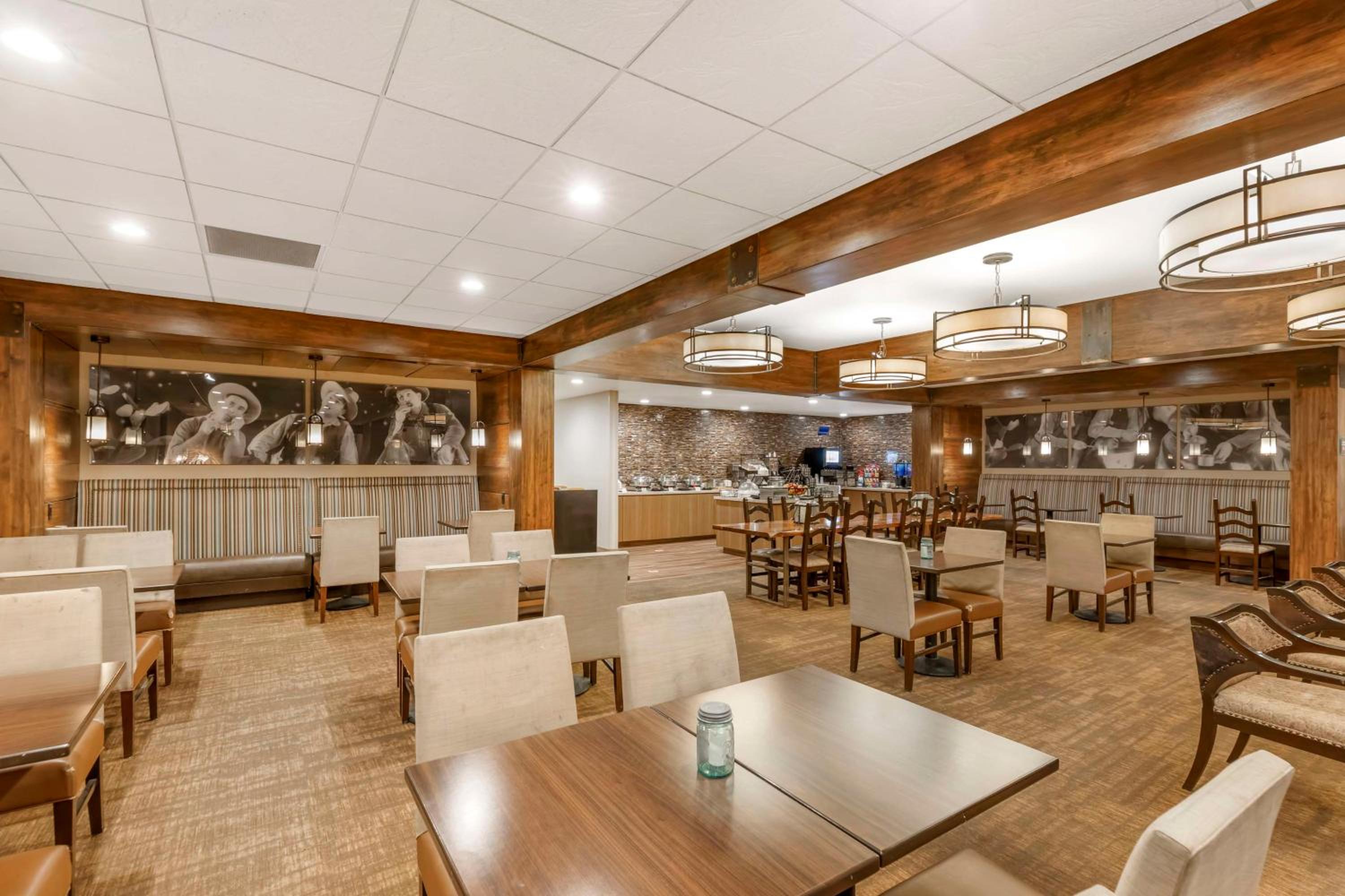 Rawlins Vacations - Best Western Cotton Tree Inn - Property Image 32