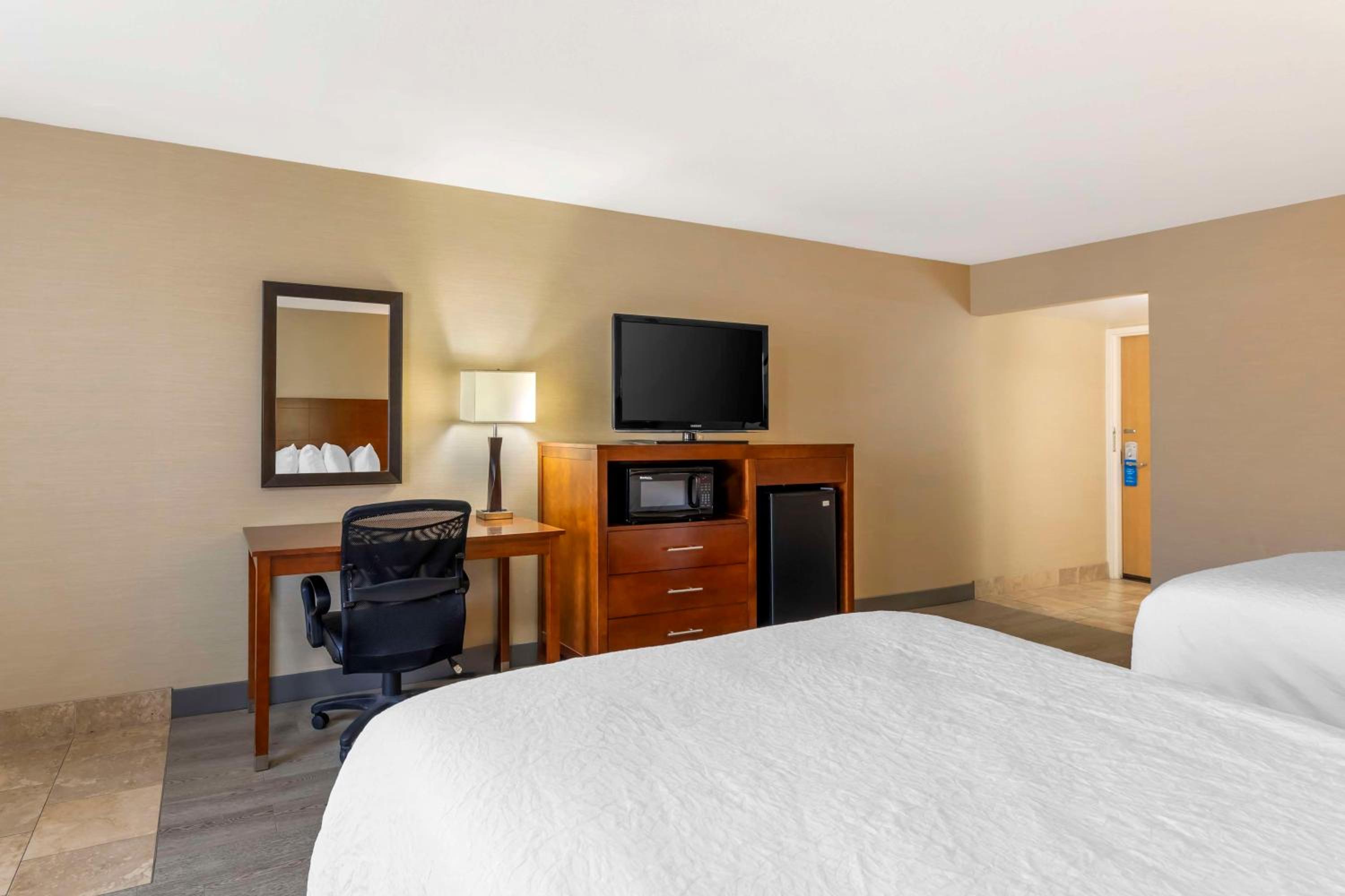 Rawlins Vacations - Best Western Cotton Tree Inn - Property Image 39