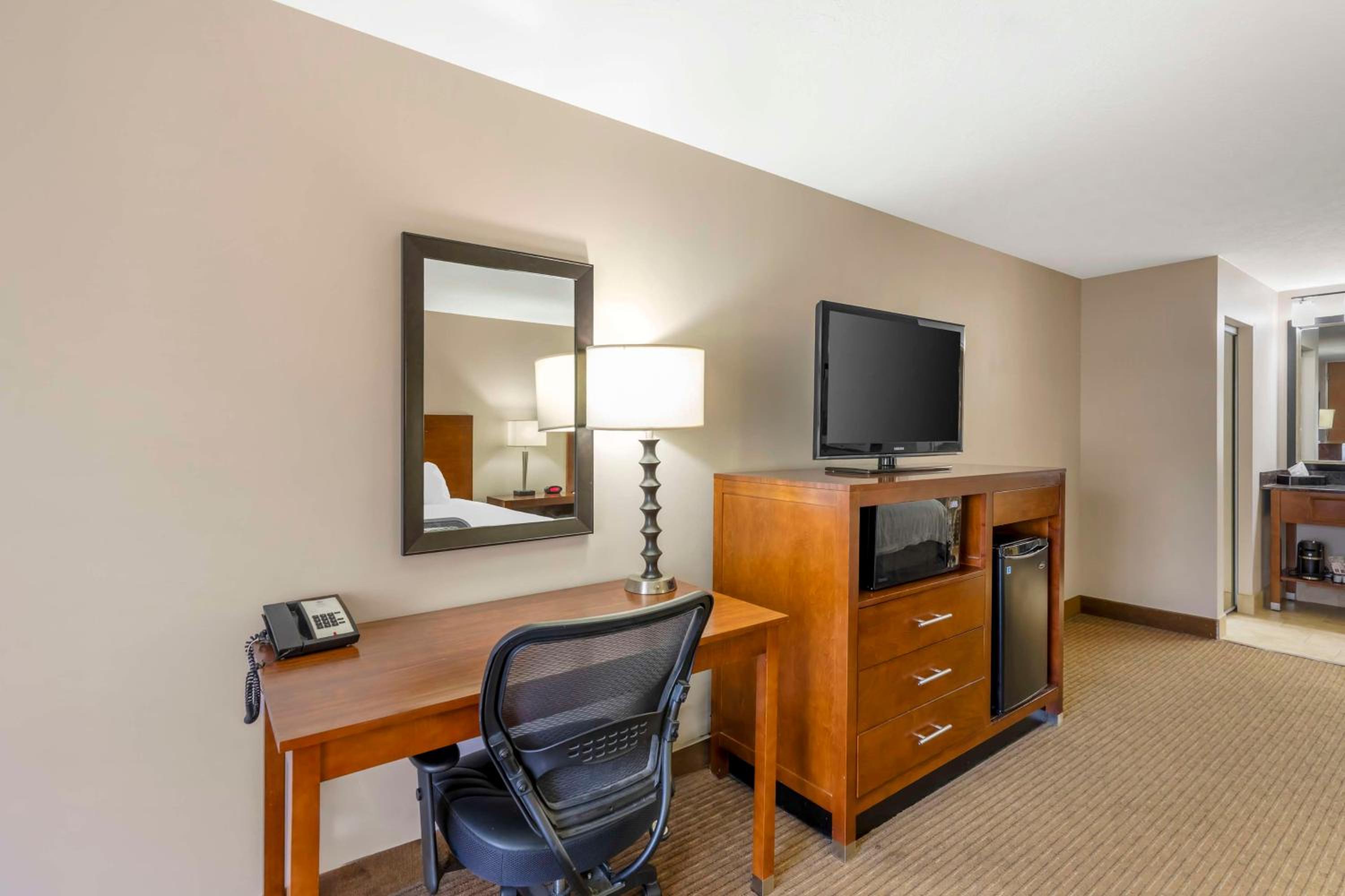 Rawlins Vacations - Best Western Cotton Tree Inn - Property Image 42
