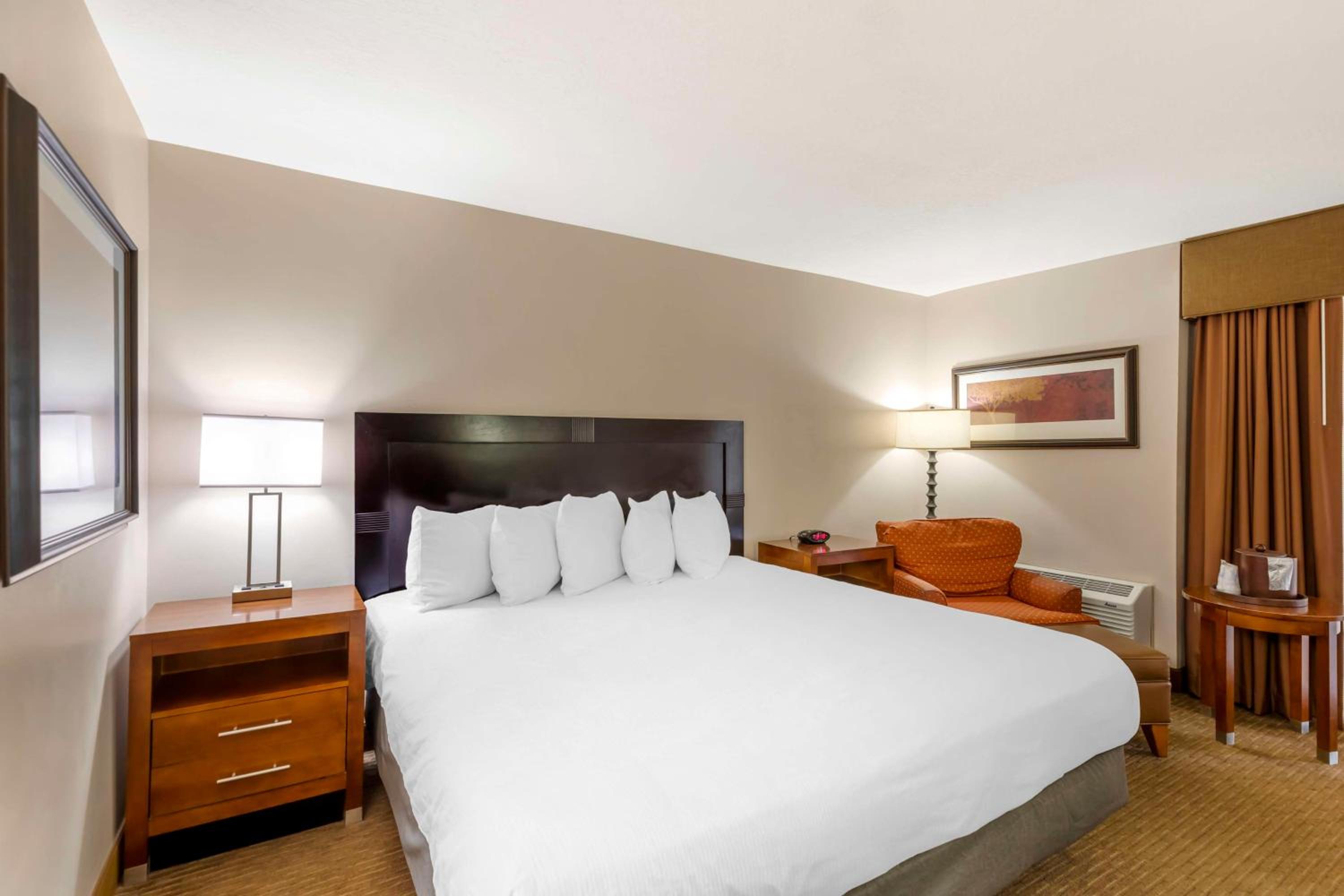 Rawlins Vacations - Best Western Cotton Tree Inn - Property Image 44