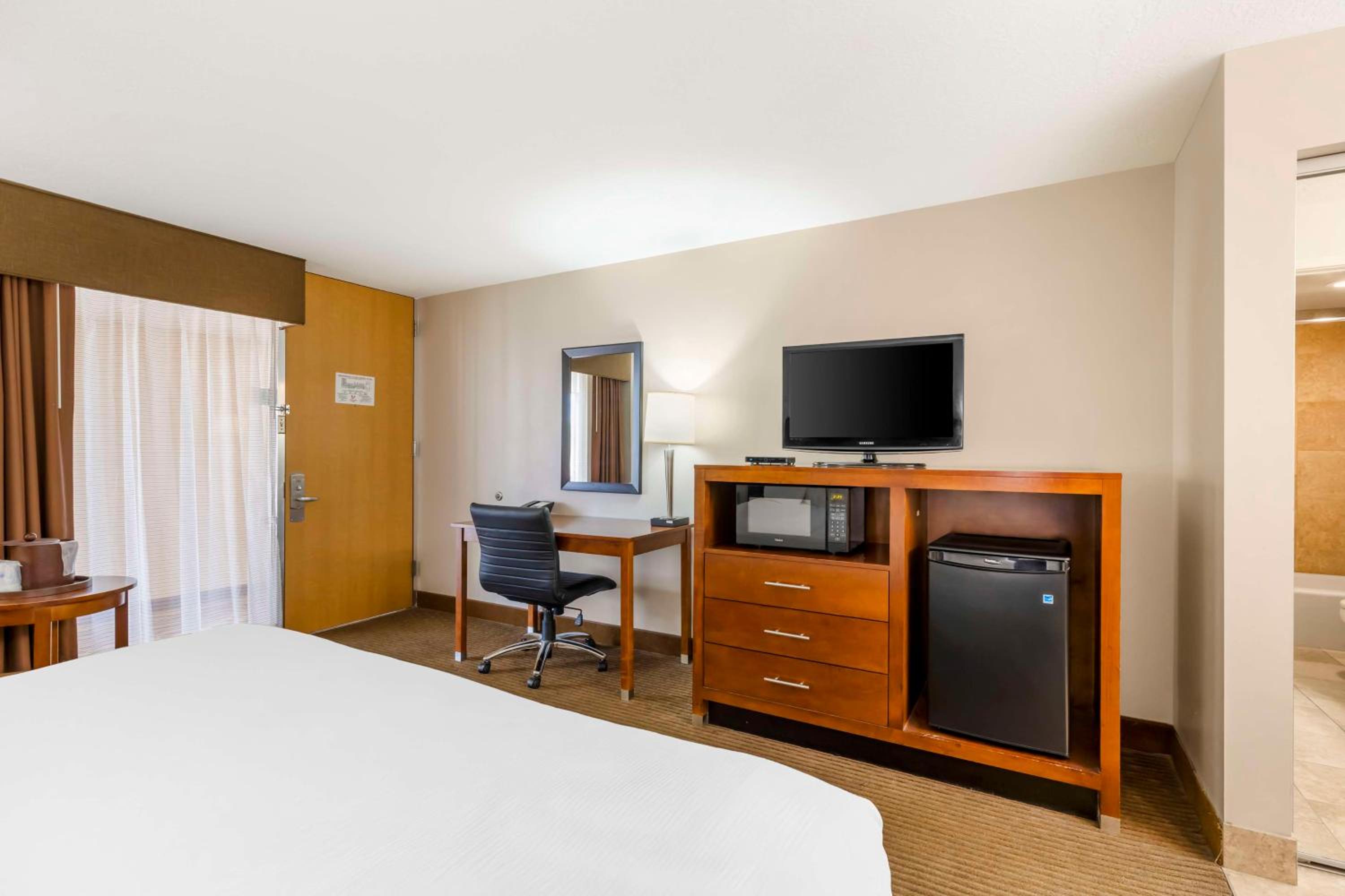 Rawlins Vacations - Best Western Cotton Tree Inn - Property Image 45