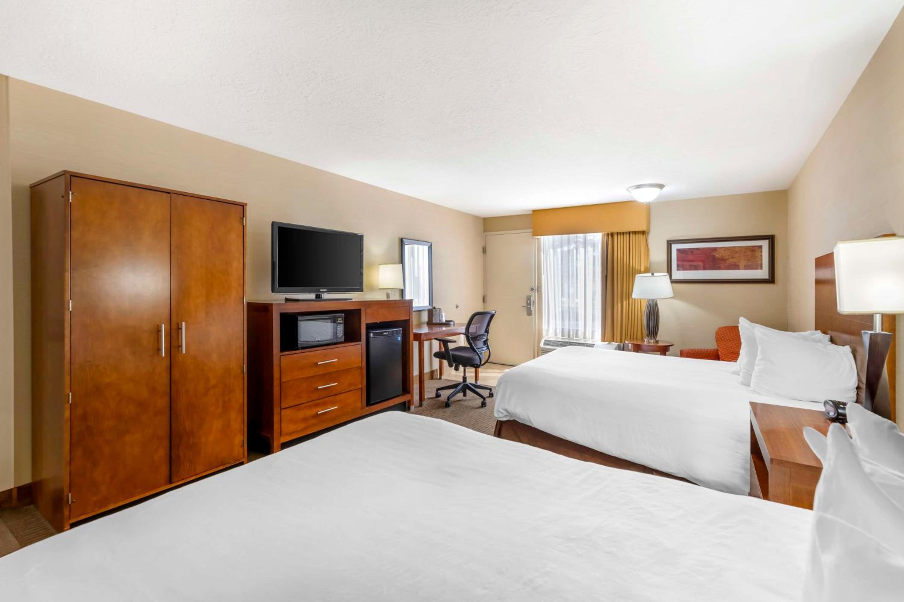 Rawlins Vacations - Best Western Cotton Tree Inn - Property Image 2