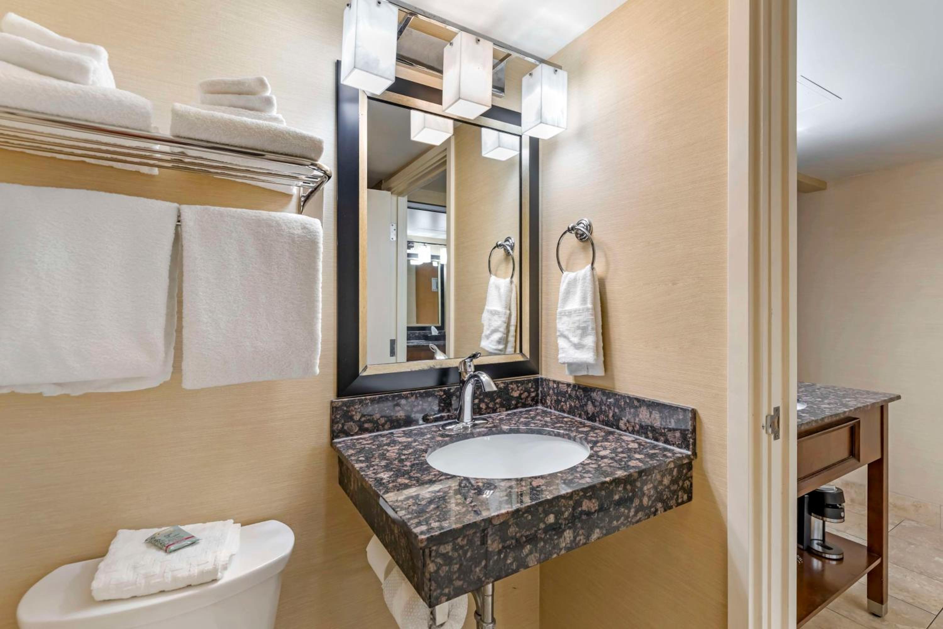 Rawlins Vacations - Best Western Cotton Tree Inn - Property Image 7