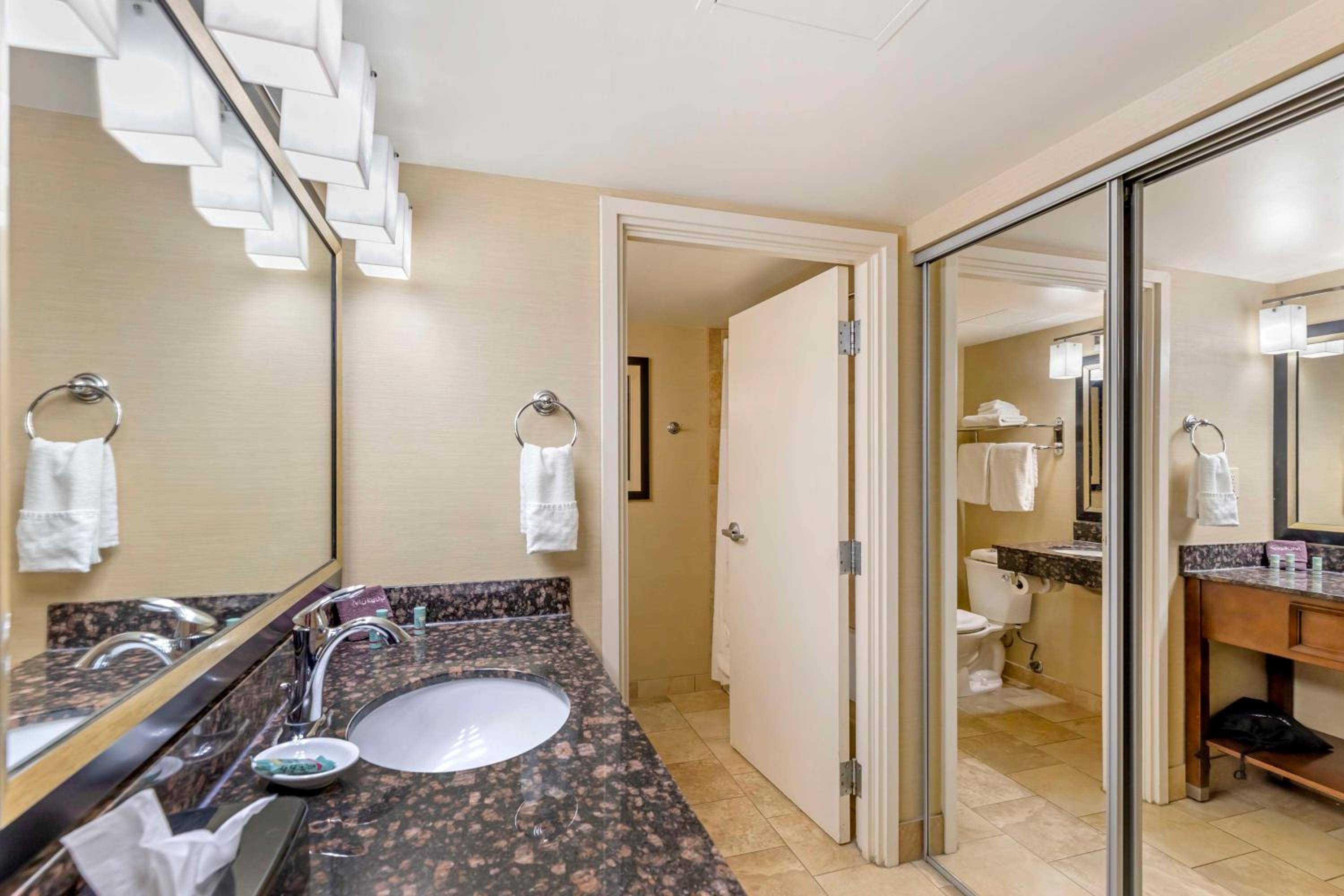 Rawlins Vacations - Best Western Cotton Tree Inn - Property Image 10